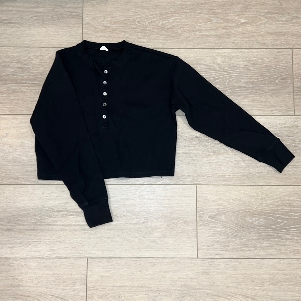 Aritzia/Wilfred Free - S ribbed black long sleeve